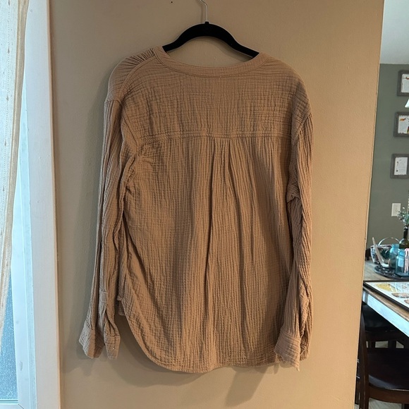 GAP Women's Tan V-Neck Blouse Size M - Picture 4 of 4